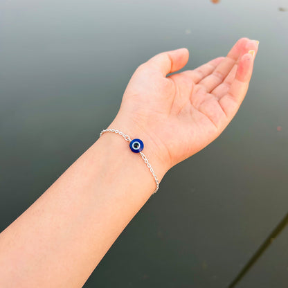 Sleek Chain Evil Eye Silver Bracelet