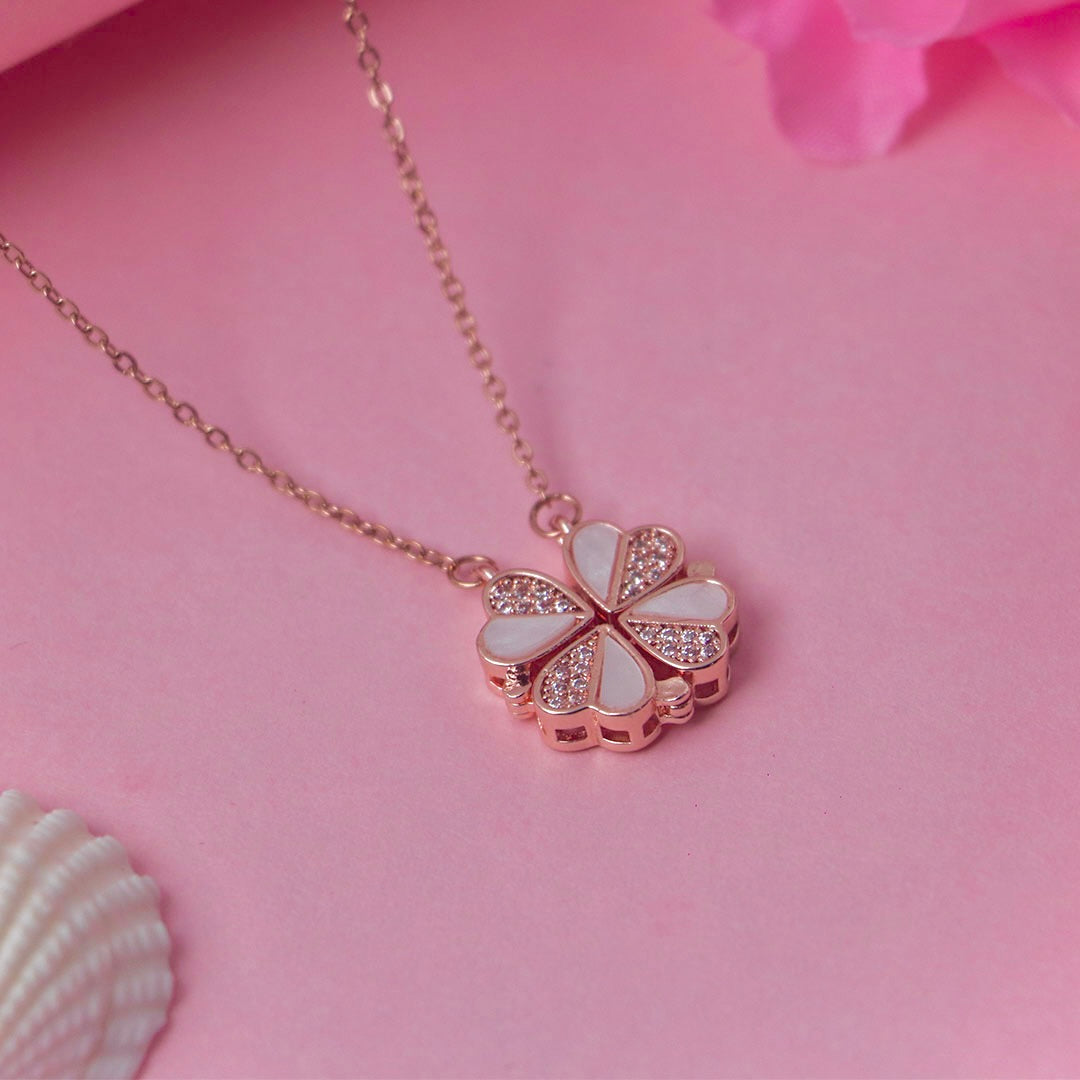 Clover Magnetic Necklace White