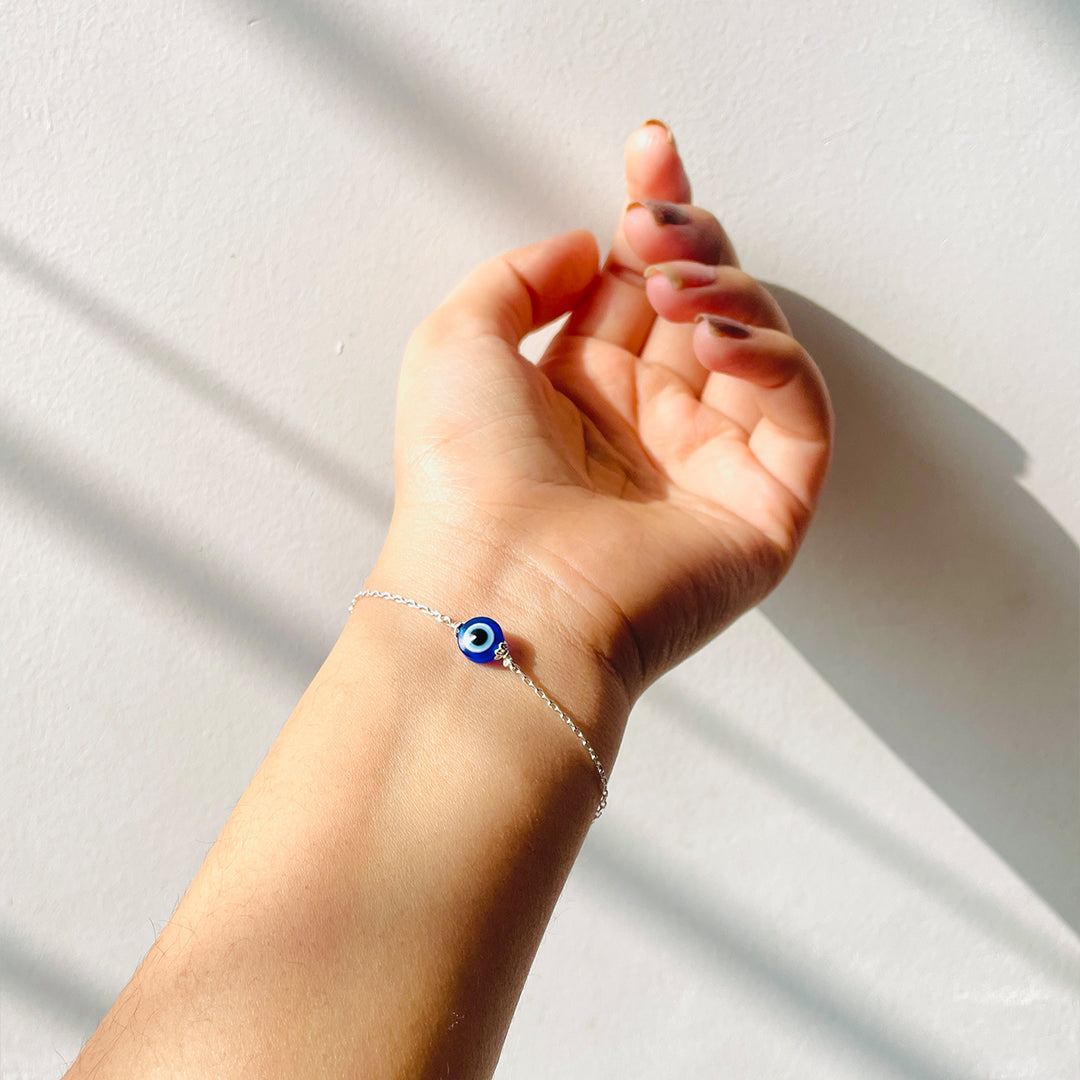 Sleek Chain Evil Eye Silver Bracelet